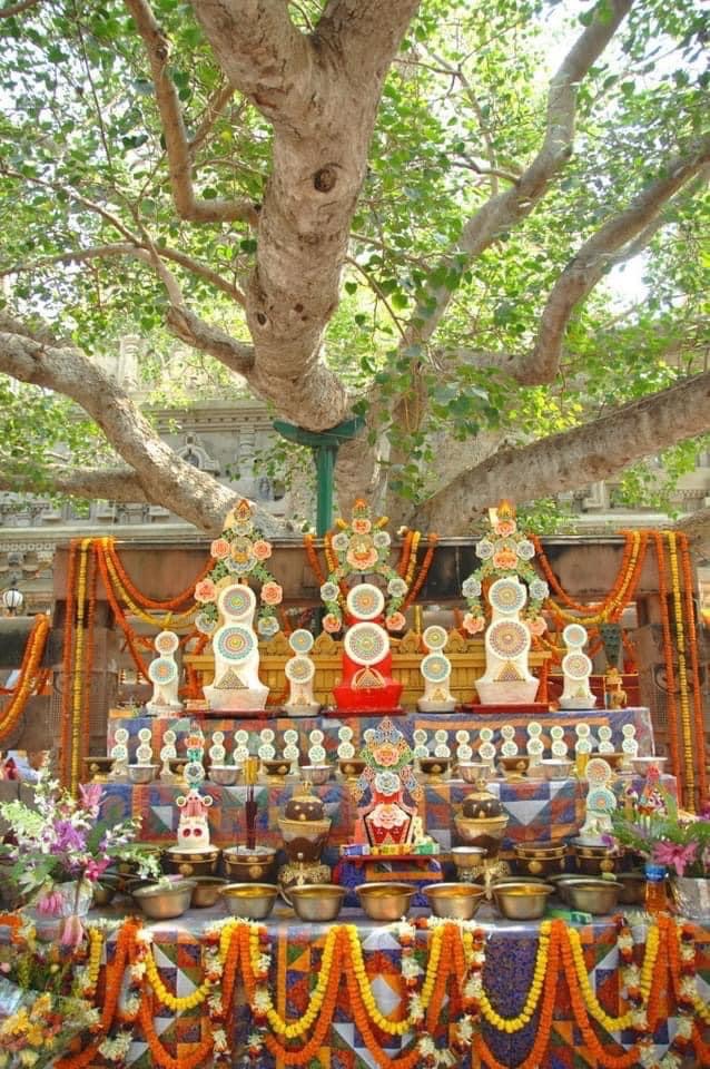 Đảnh lễ Tháp Đại Giác Ngộ